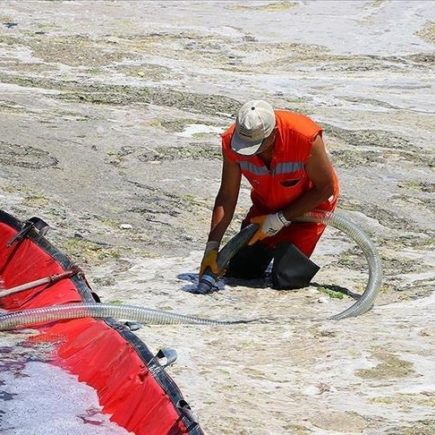 Nettoyage du Mucilage en mer de Marmara