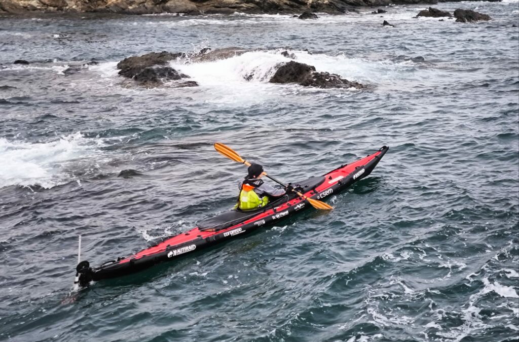 Navigation à bord du kayak d'exploration ©Sara Bran